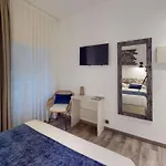Bella Dolores Λορέτ Ντε Μαρ